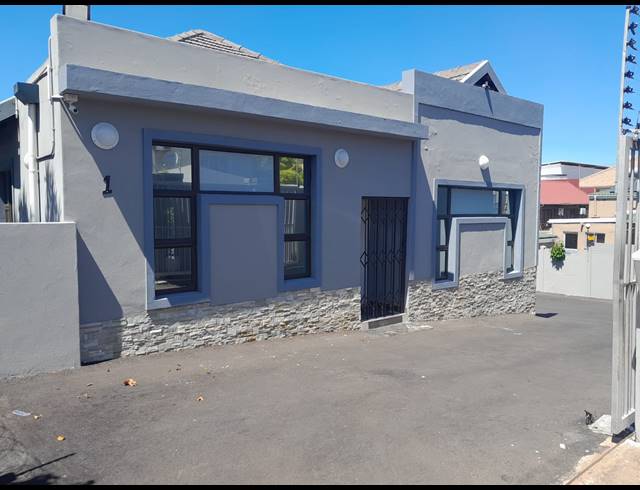 683M² OFFICE FOR SALE IN WINDERMERE